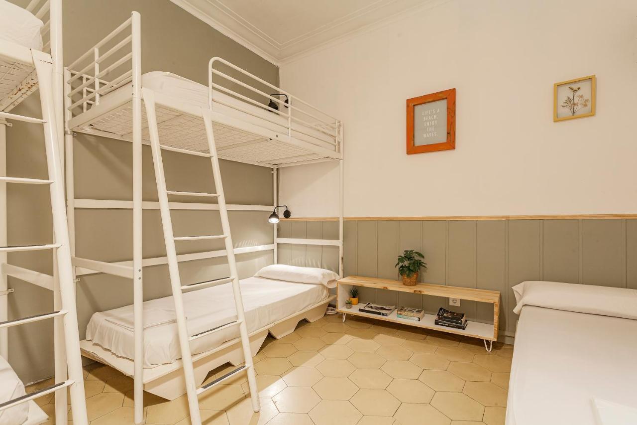 Bird House Hostel Barcelona Exterior photo