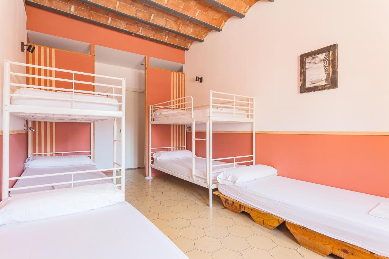Bird House Hostel Barcelona Exterior photo