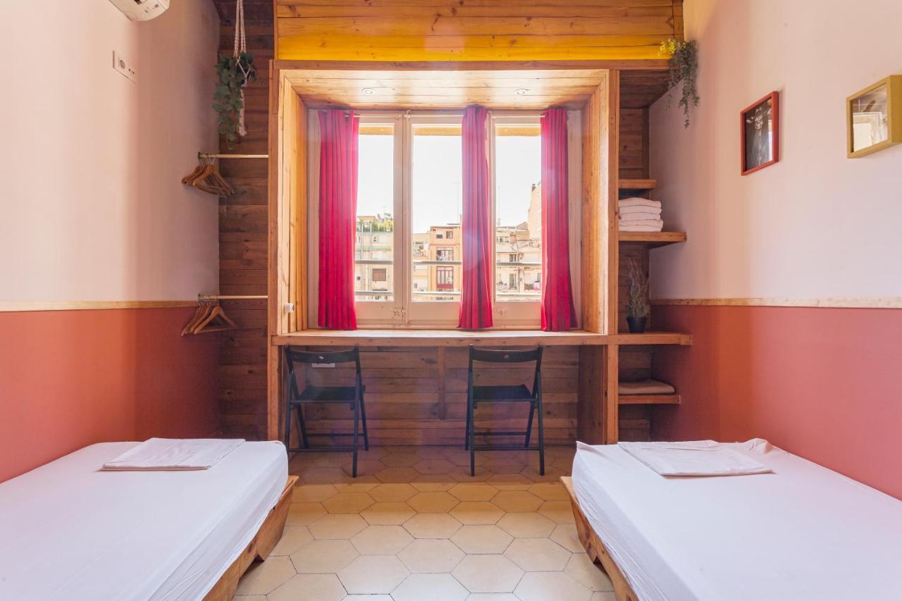 Bird House Hostel Barcelona Exterior photo