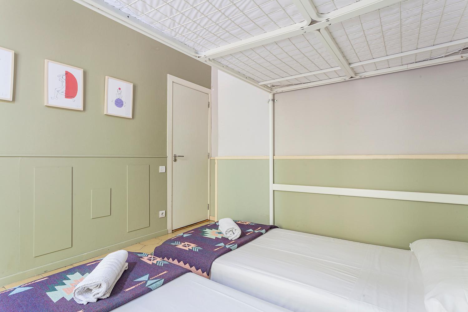 Bird House Hostel Barcelona Exterior photo